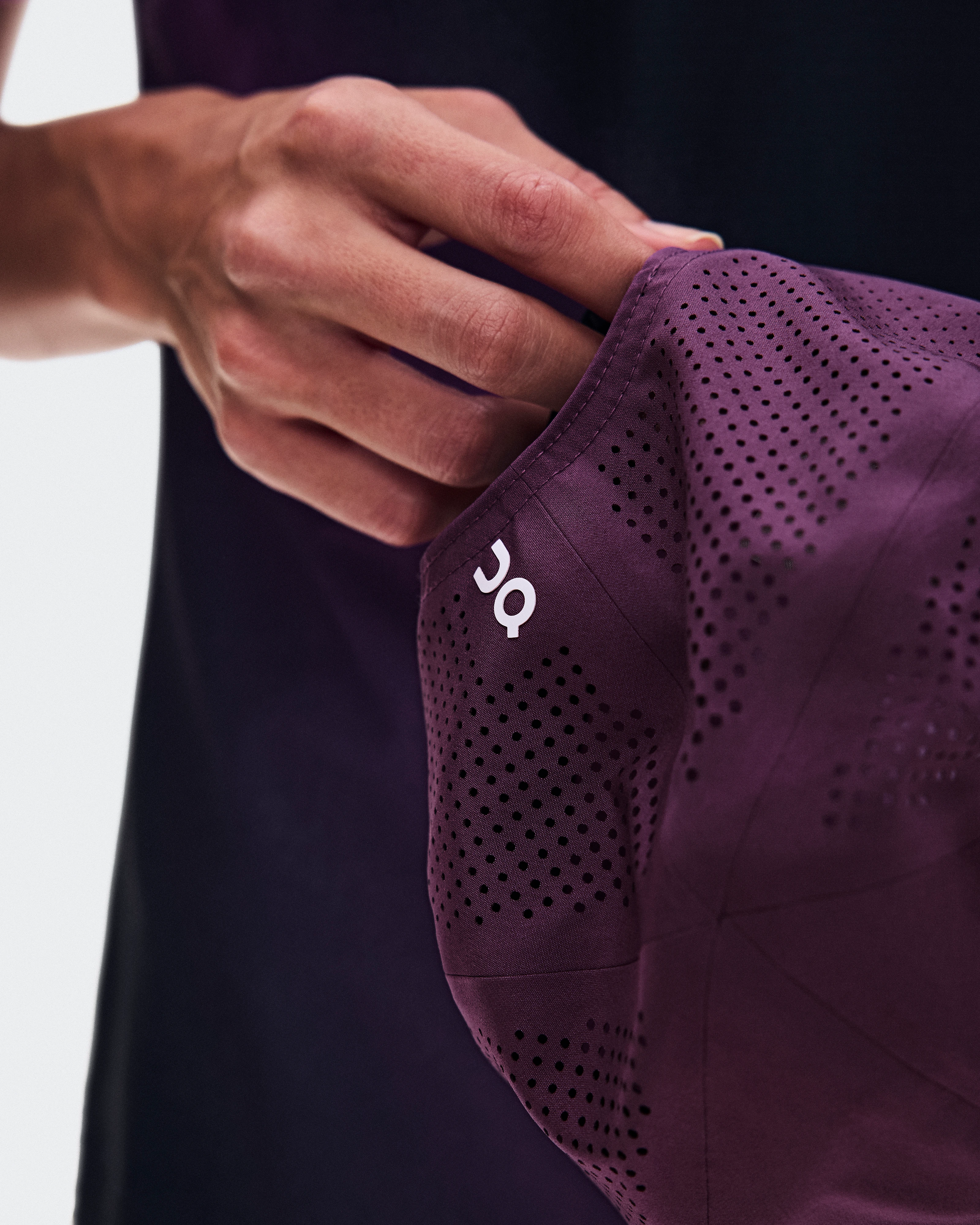 On Court Cap Cassis Unisex Headwear