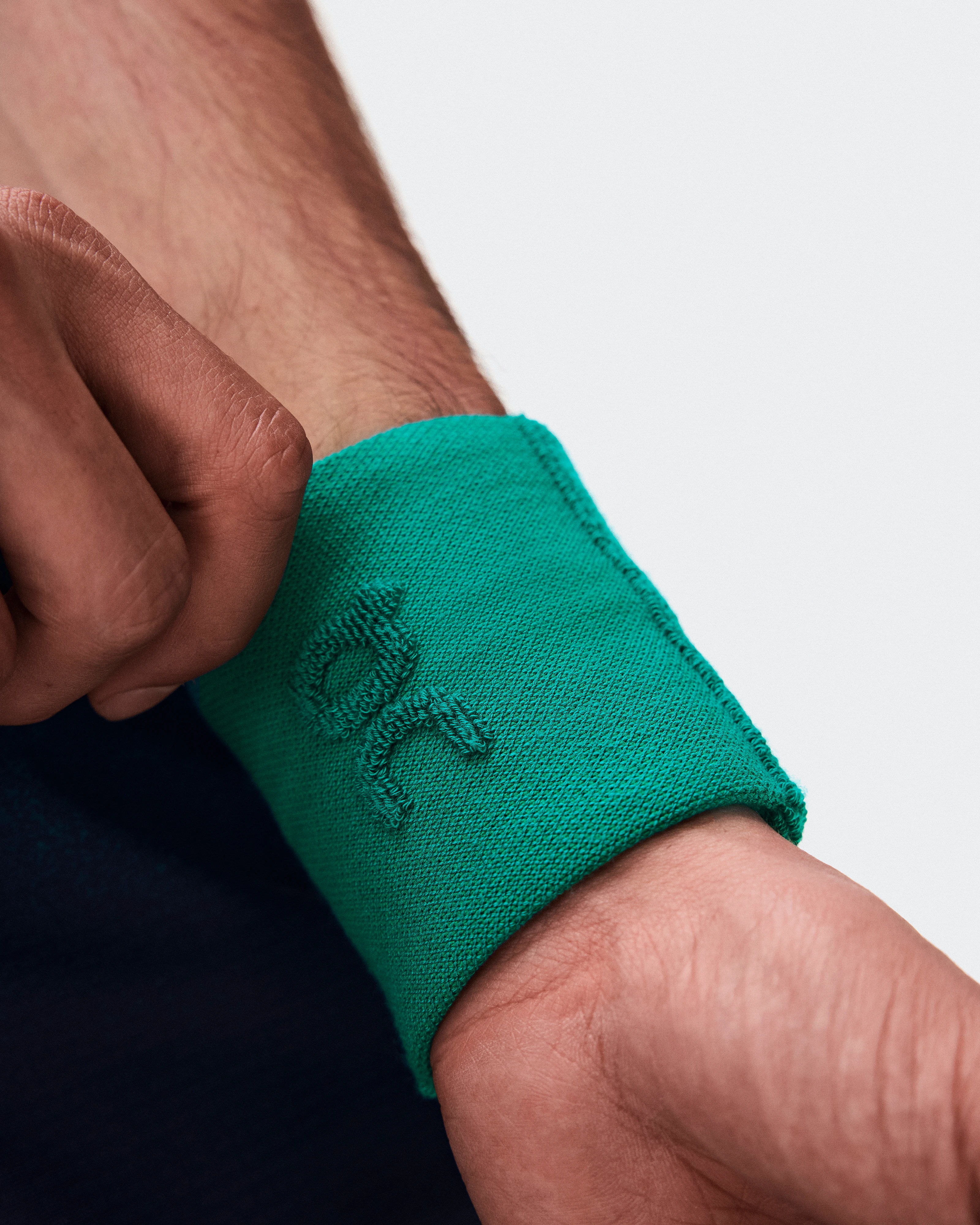 On Courtside Wristband Neem Unisex Sweatband