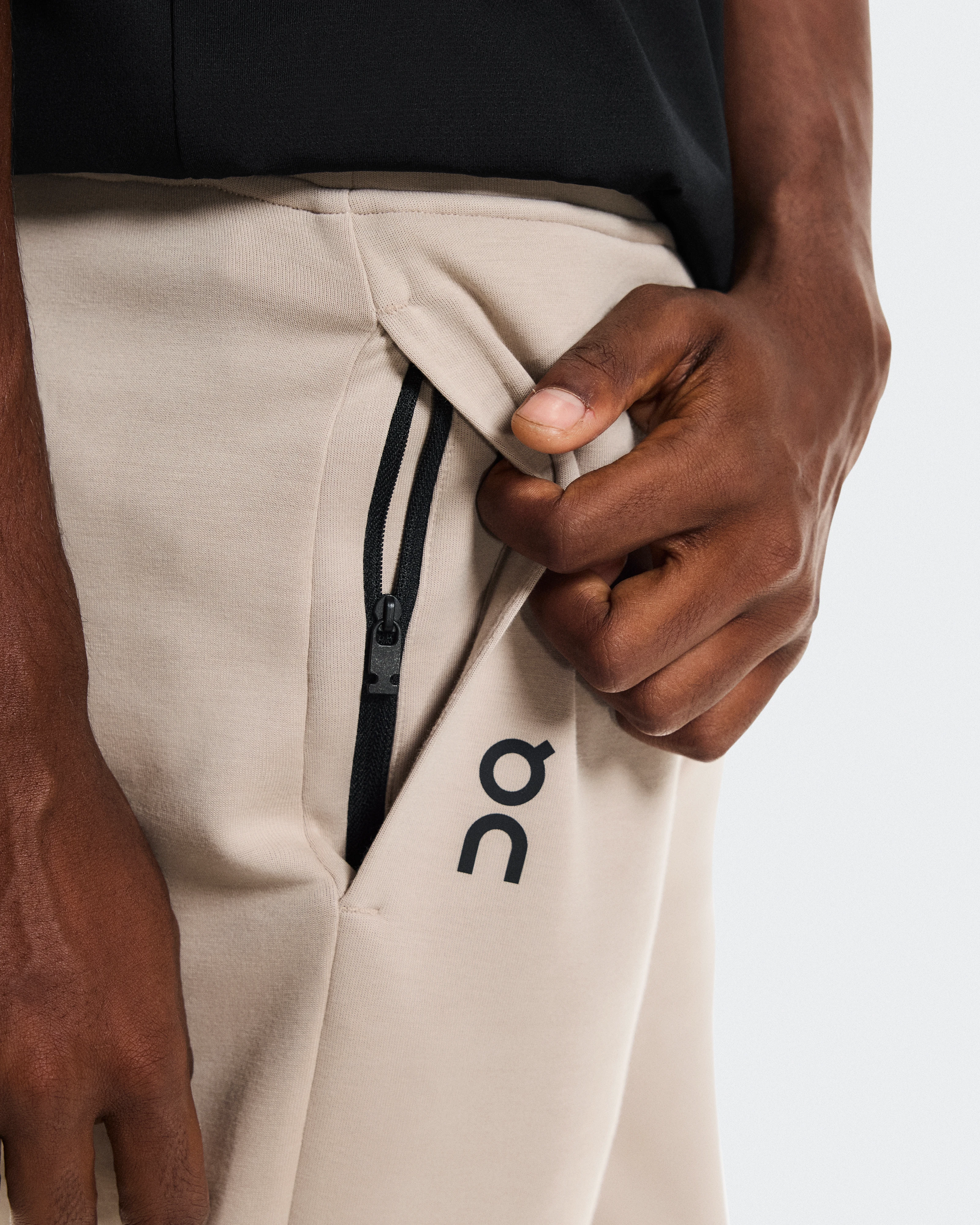On Focus Tech Sweatpants Desert Men Pants