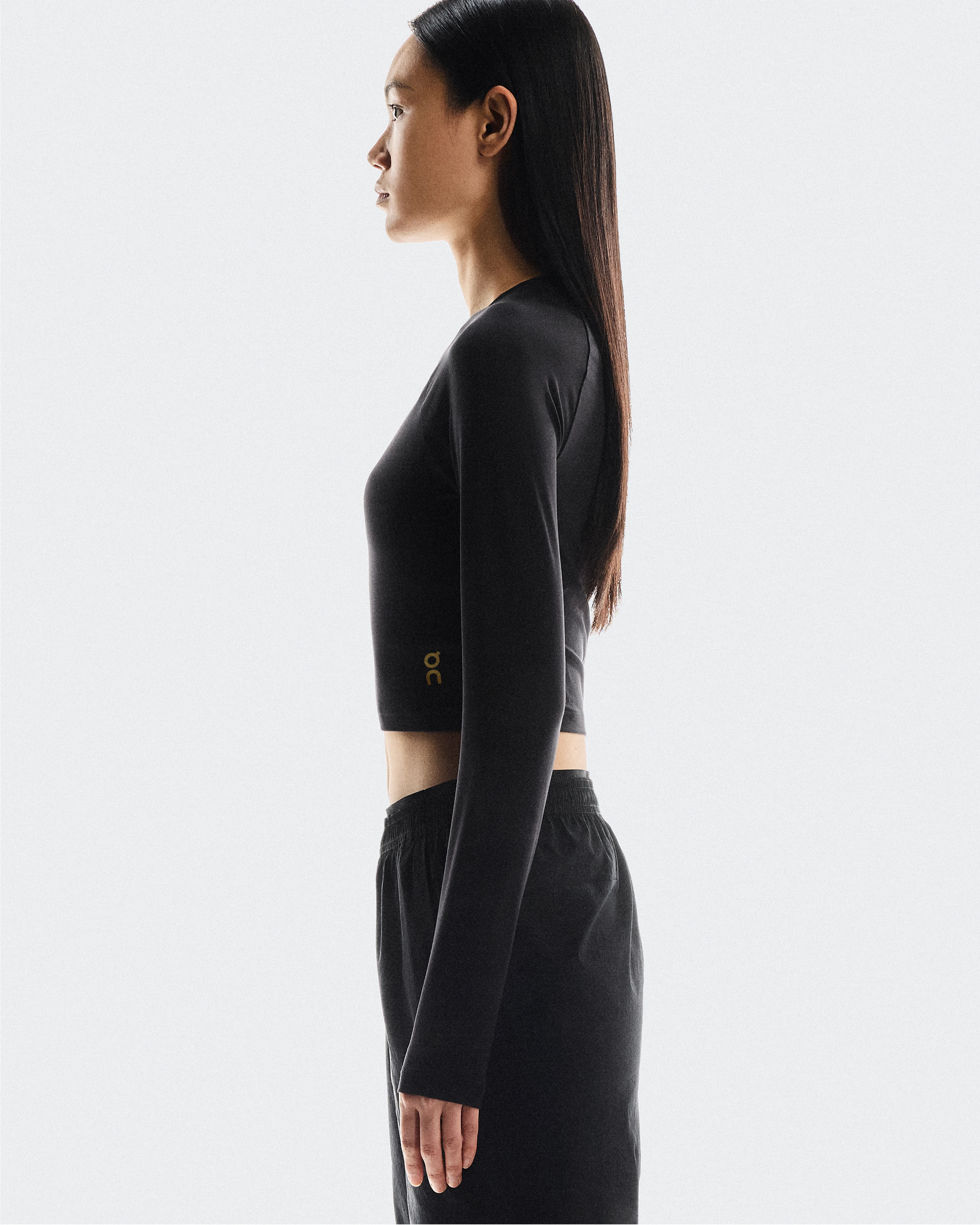 On Studio Long-T Crop Black Women Tops and t-shirts