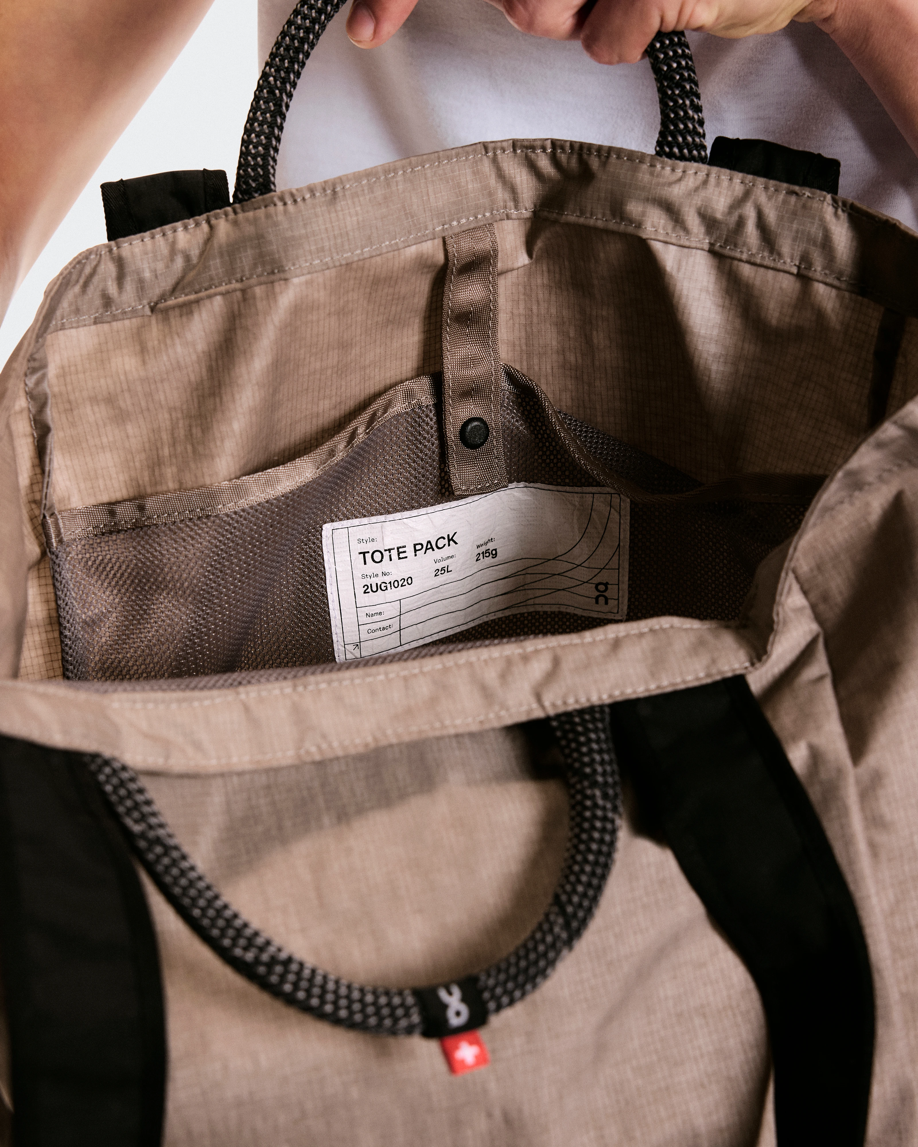 On Tote Pack 25L Cinder & Black Unisex Bags