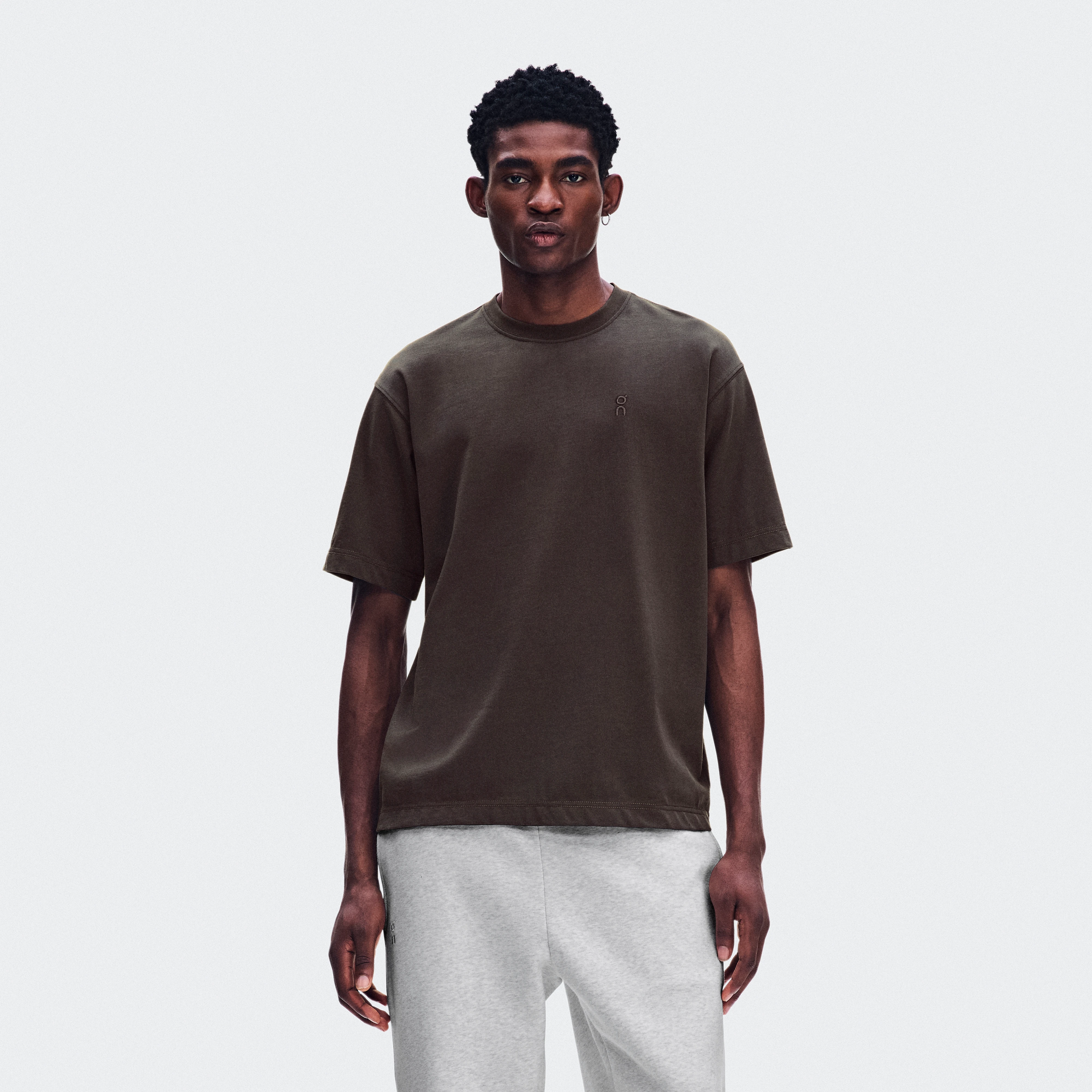 On Club Collective-T Ascent Espresso Men – Elevated everyday wear Tops and t-shirts