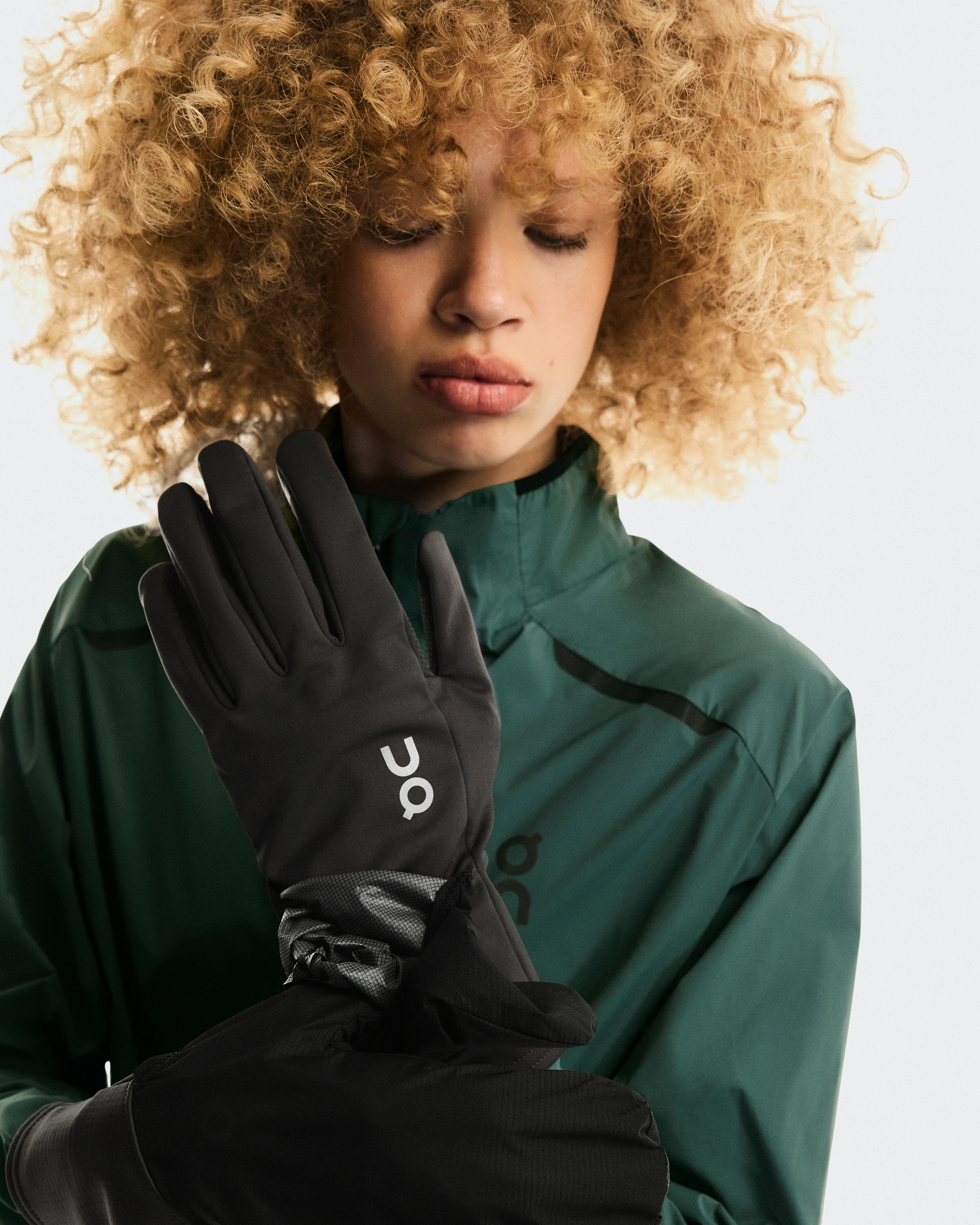 On Winter Run Gloves Magnet Unisex Gloves