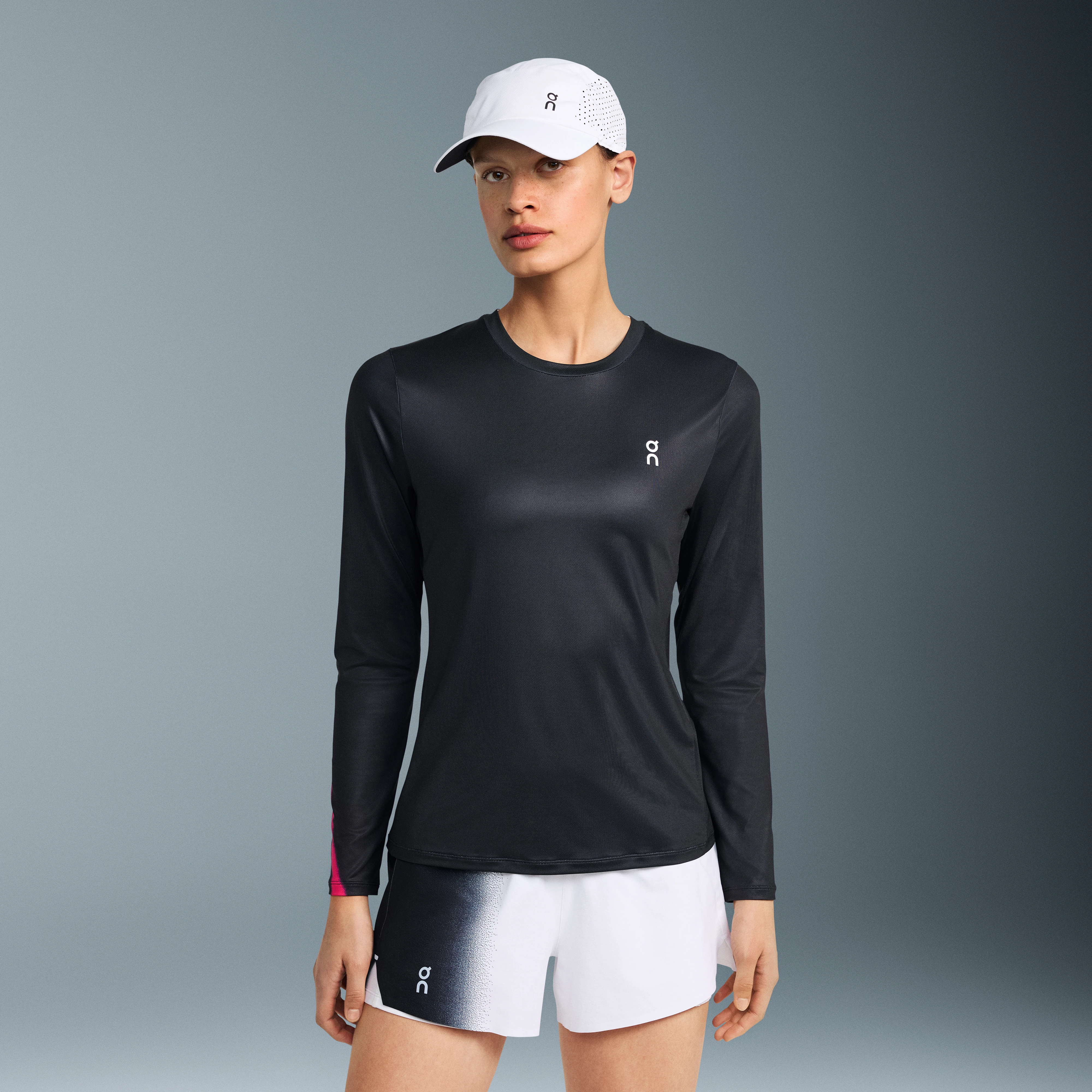On Court Long-T Black Women – Performance tennis, racket sports, lightweight Tops and t-shirts