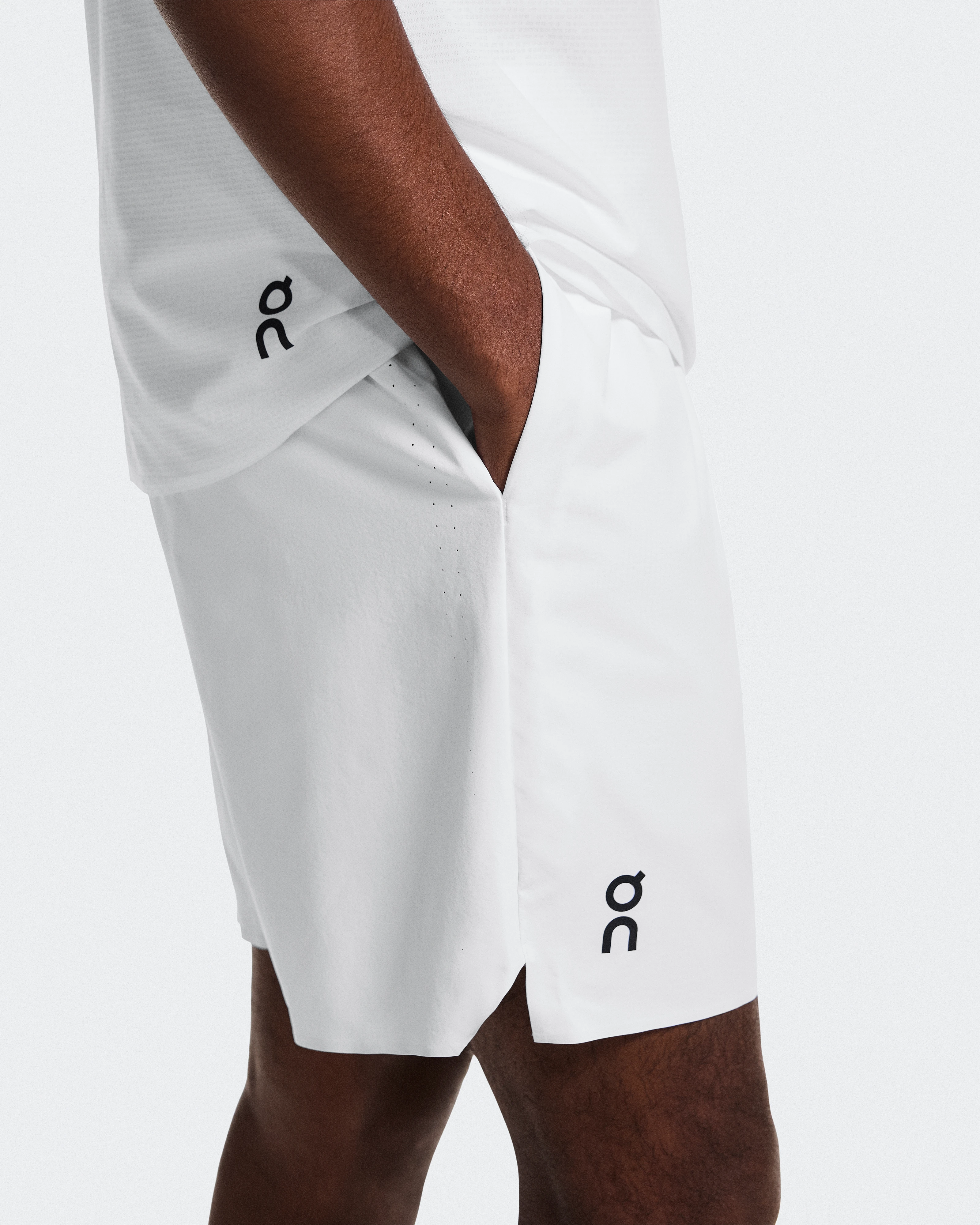 On 7" Court Shorts White Men Shorts