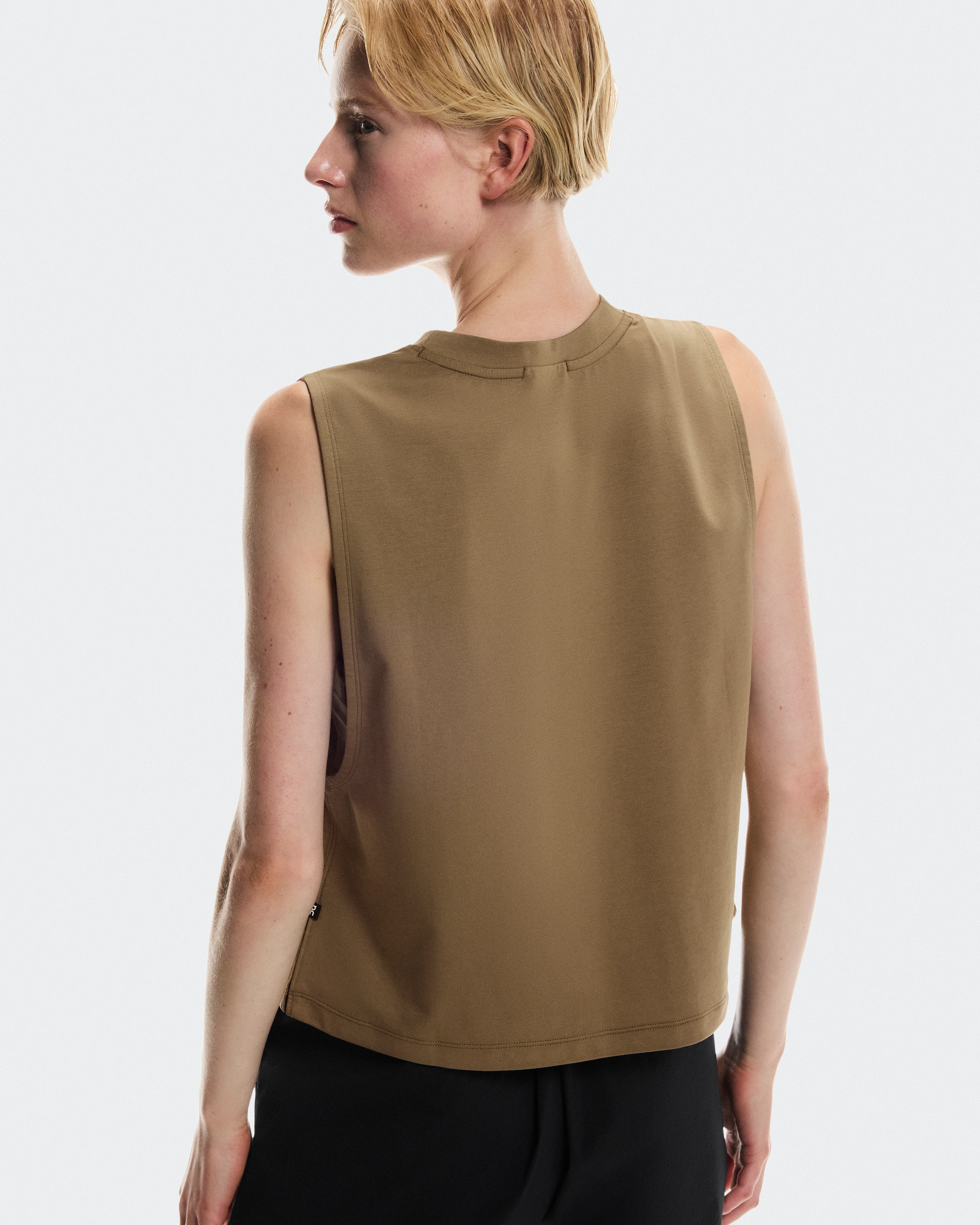 On Focus Crop Nutmeg Women Tops and t-shirts