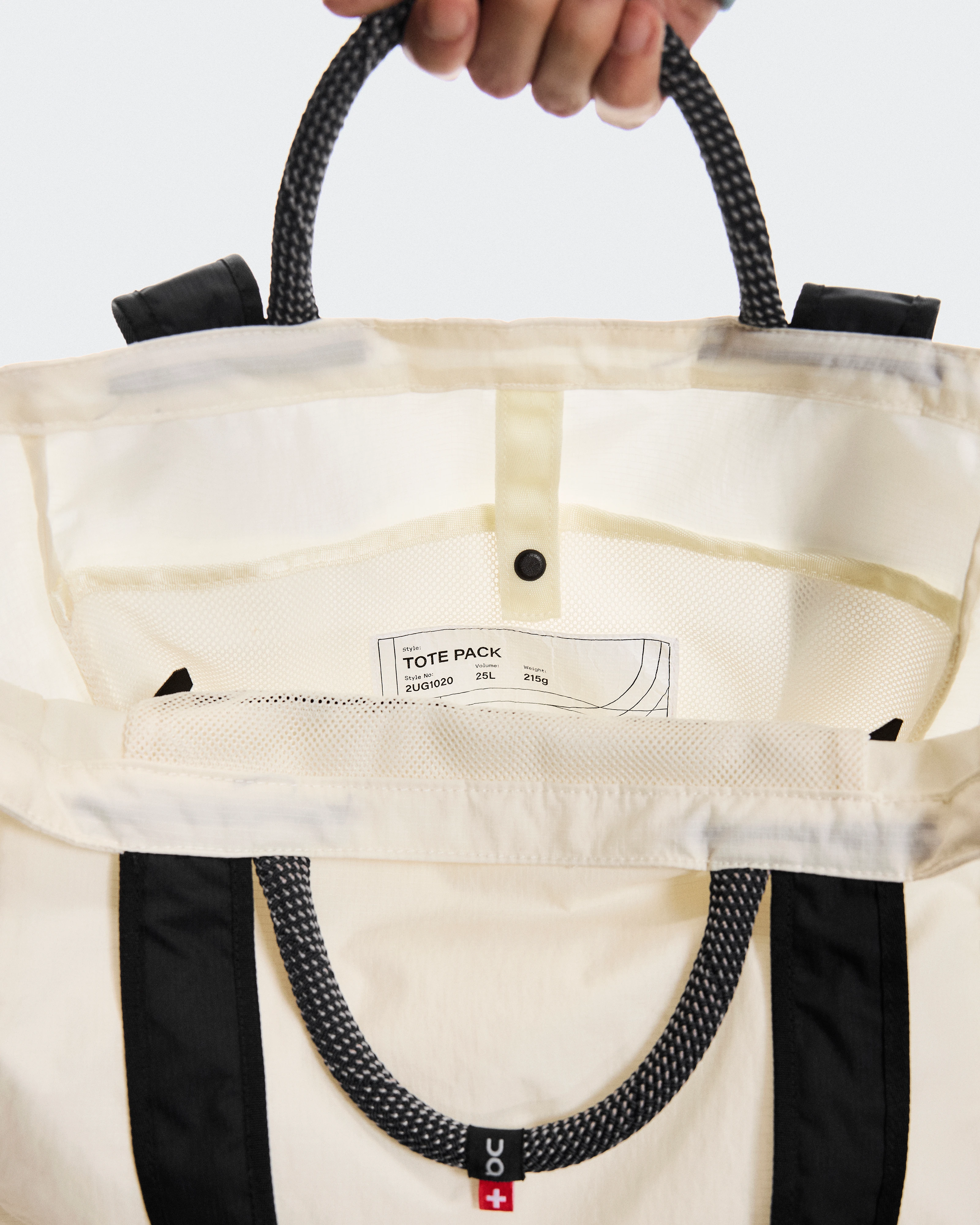 On Tote Pack 25L Cream & Black Unisex Bags