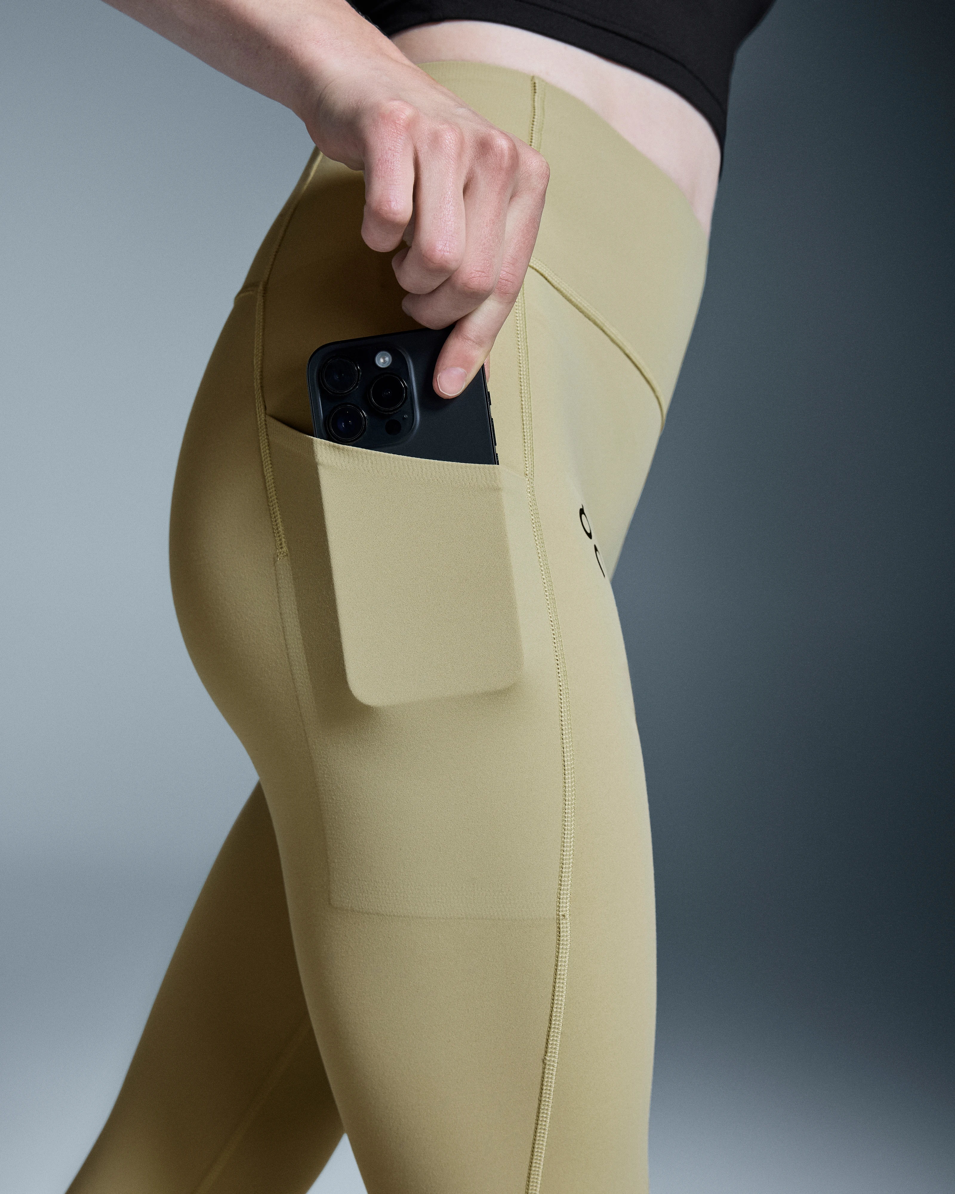 On Studio Tights Caper Women Tights