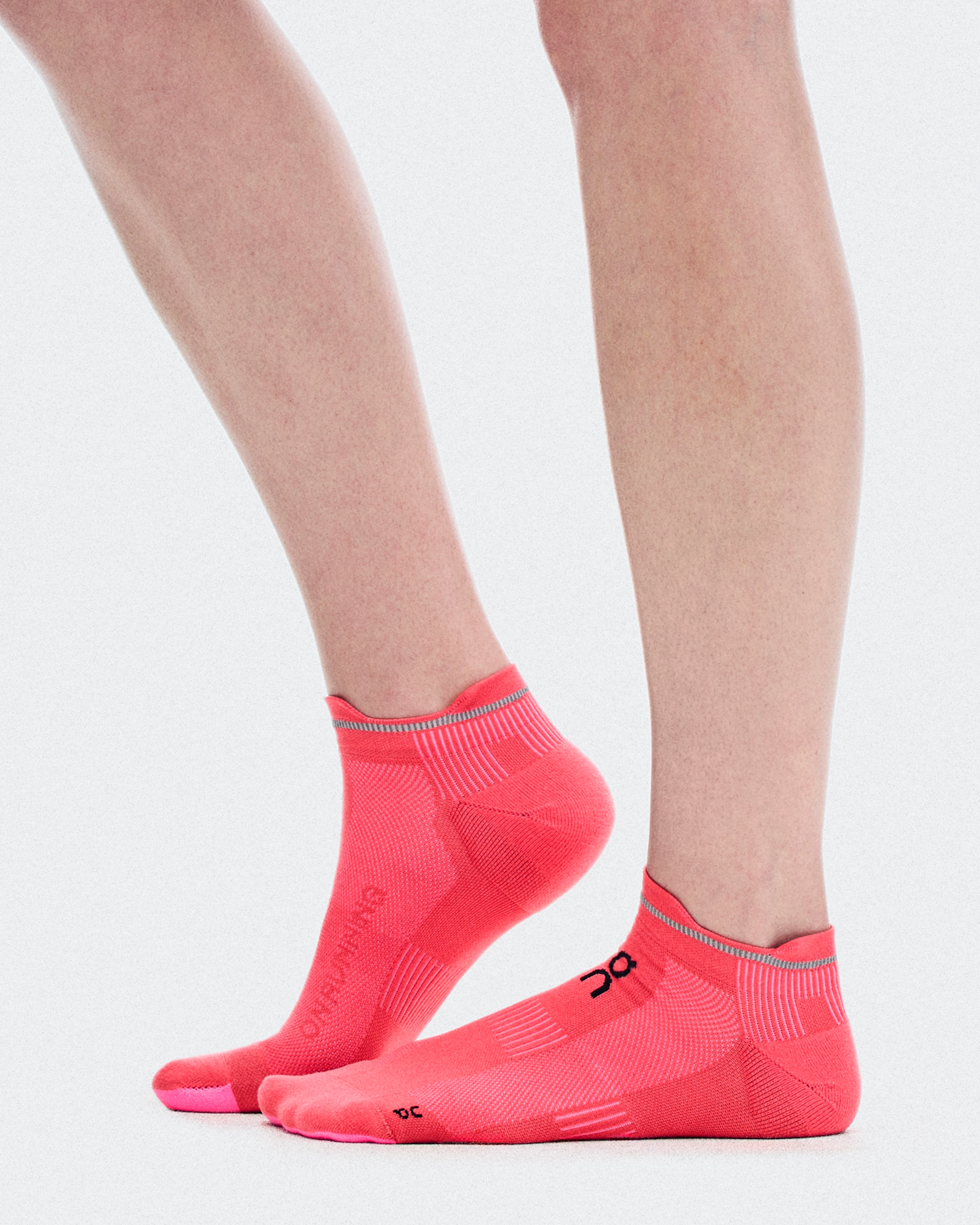 On Elite Run Sock Low Camellia & Azalea Unisex Socks