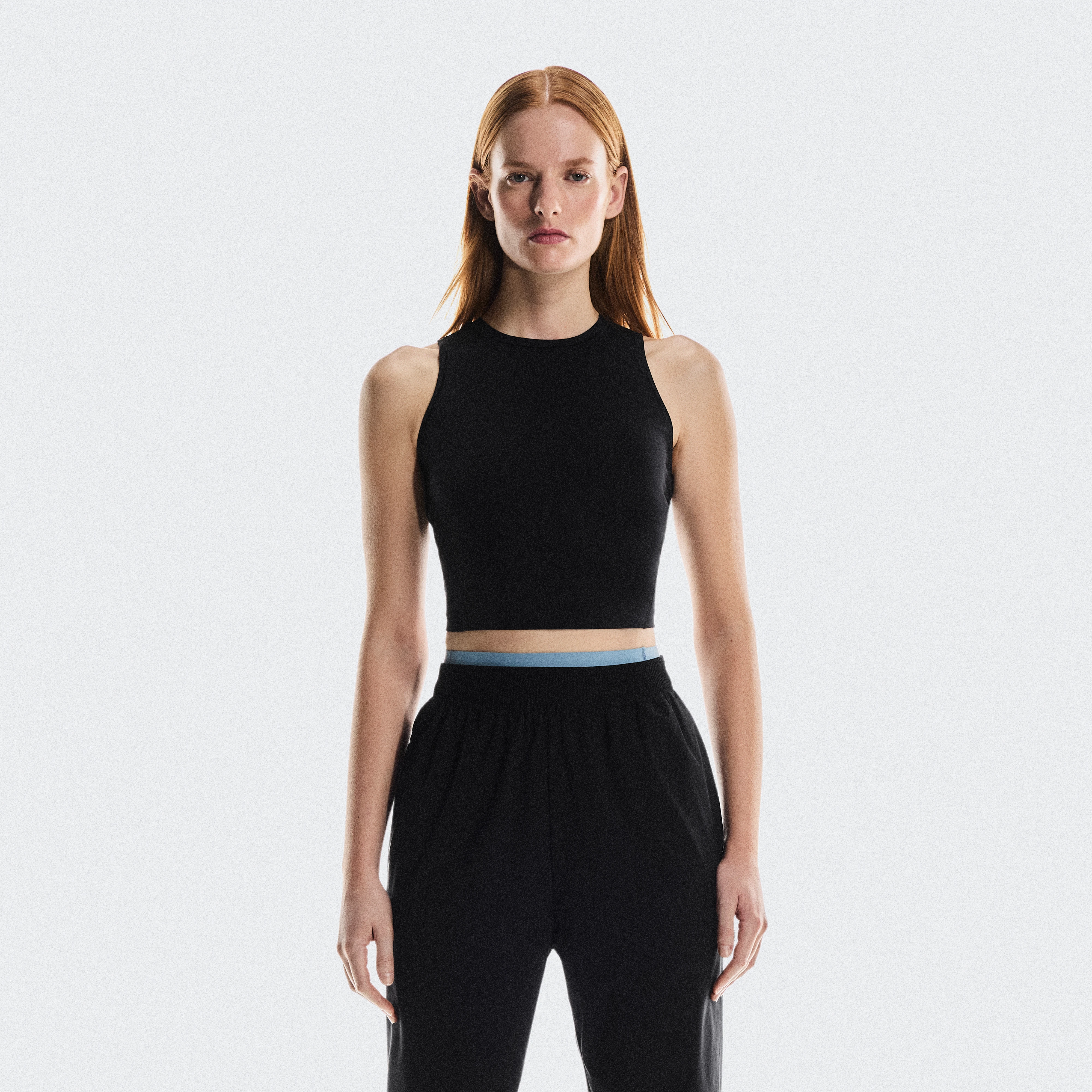 On Studio Crop Black Women – Low-intensity workouts, yoga, light runs Tops and t-shirts