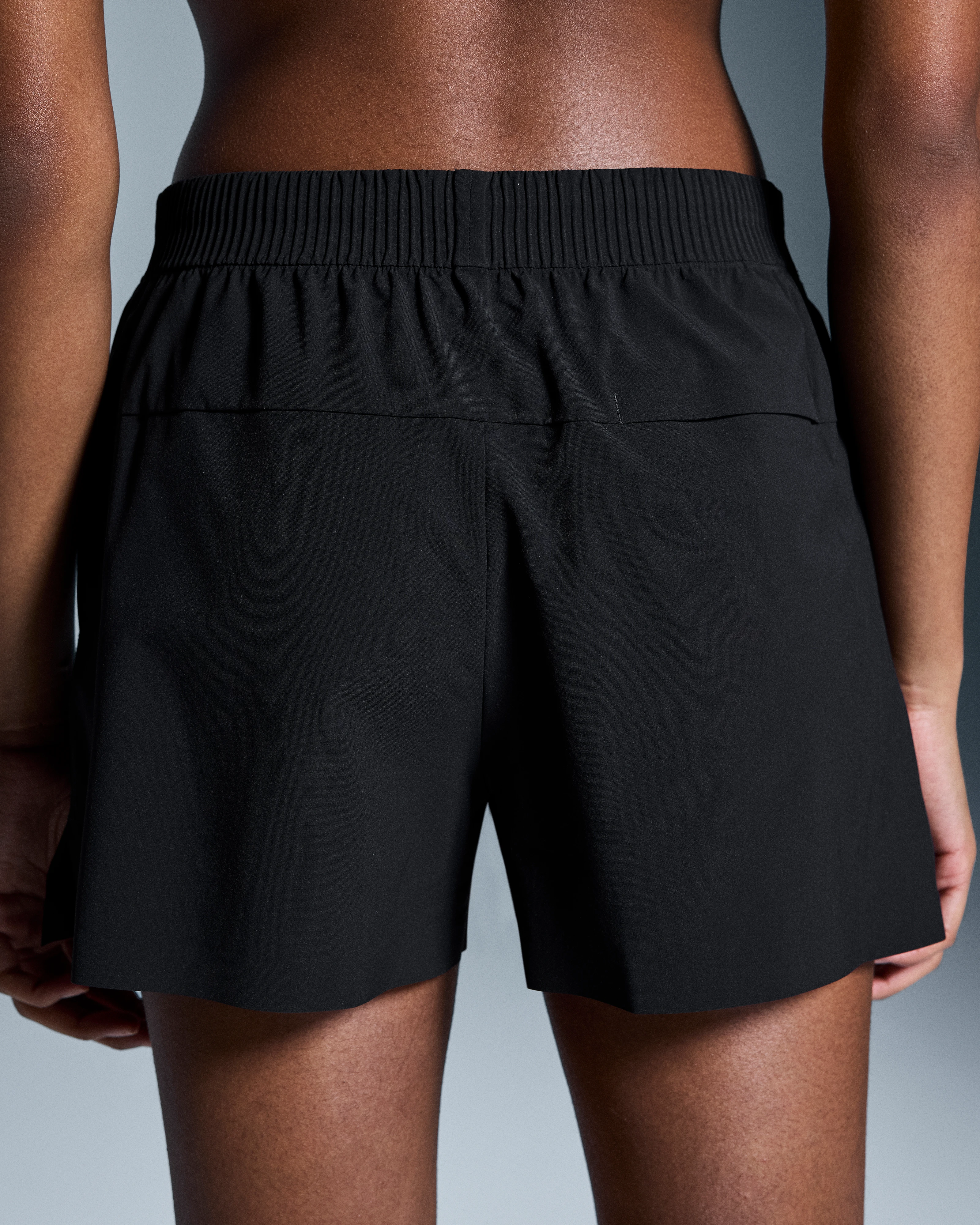 On Focus Shorts Black Women Shorts