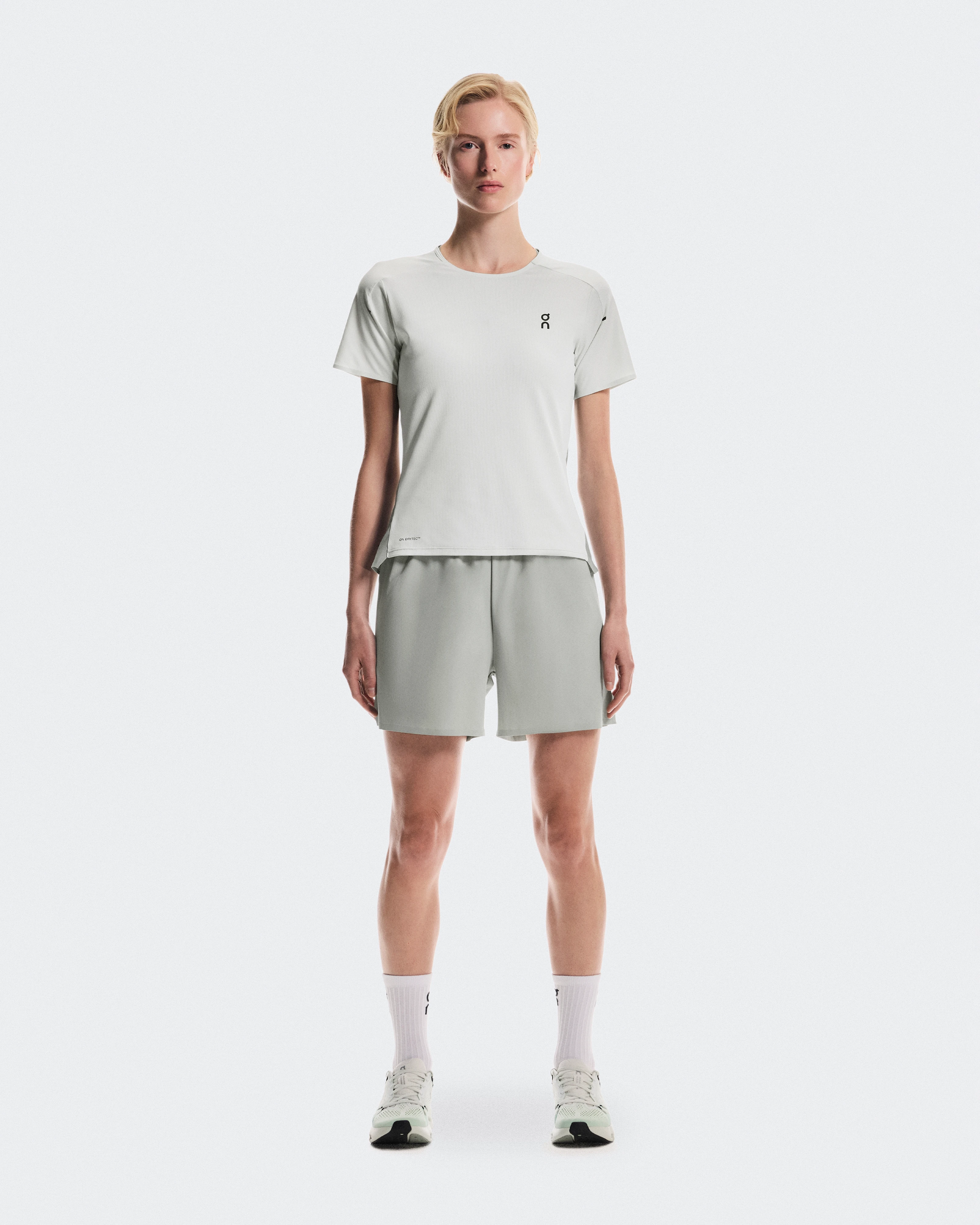 On 5" Performance Shorts Tin Women Shorts