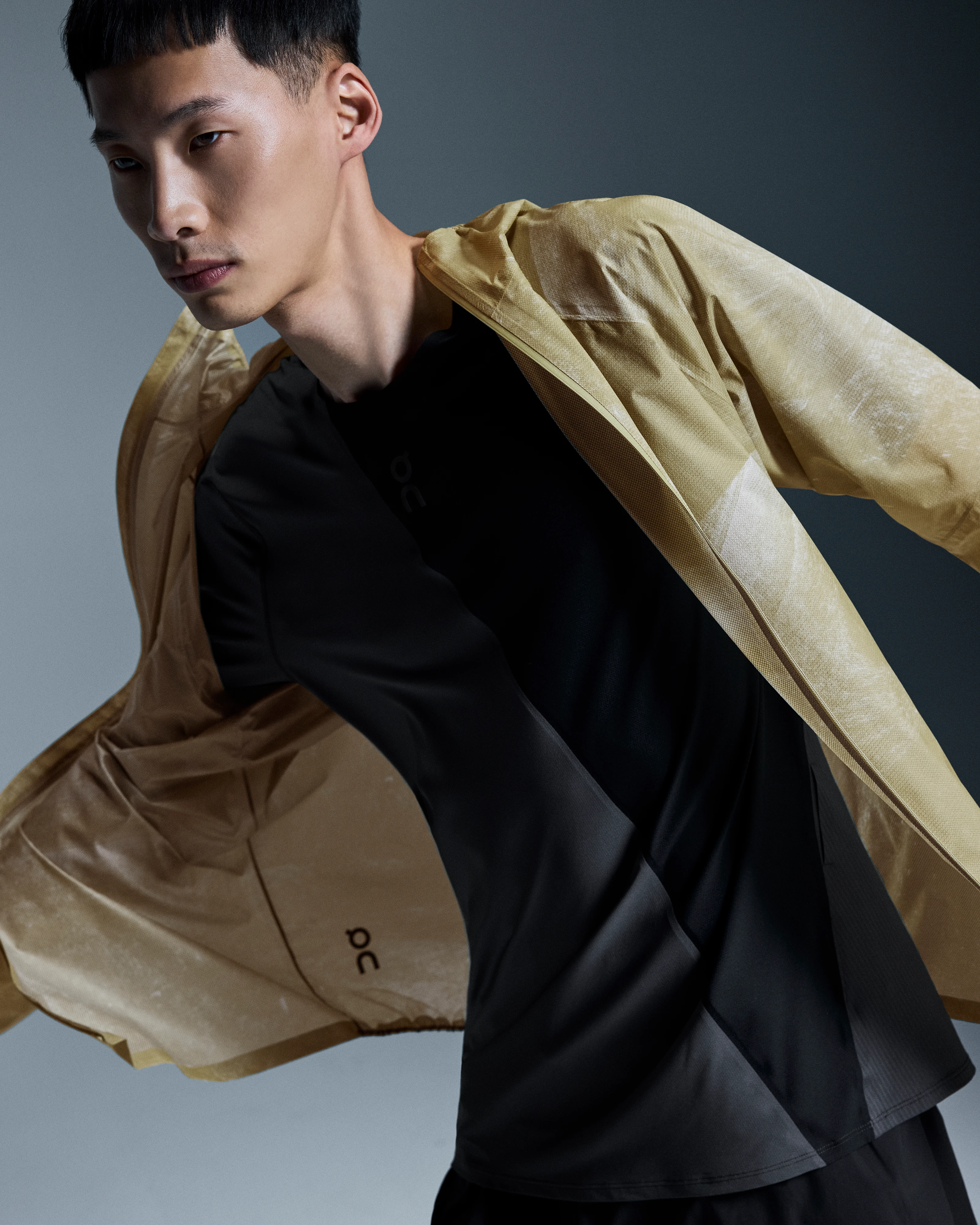 On Ultra Jacket White & Caper Men Jackets