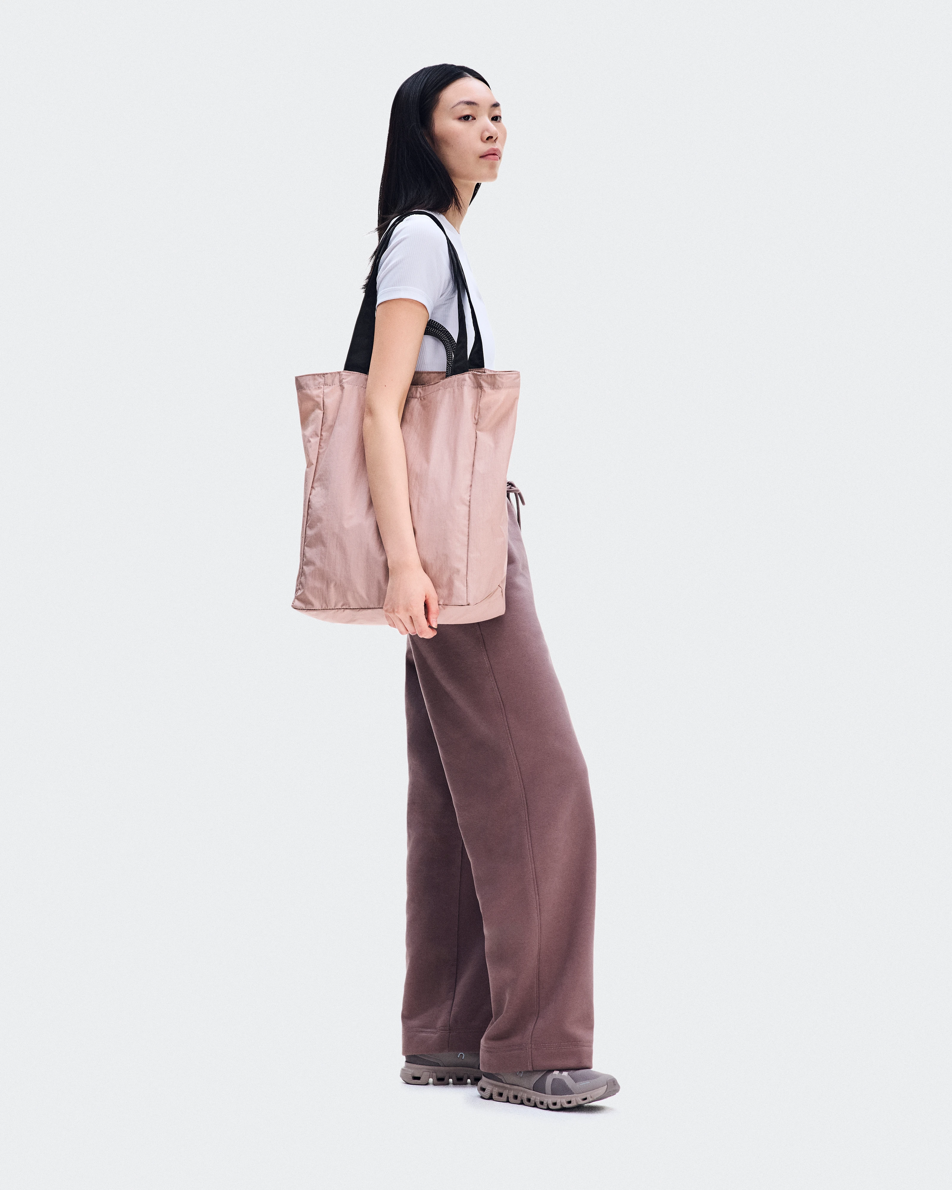 On Tote Pack 25L Biscuit & Black Unisex Bags