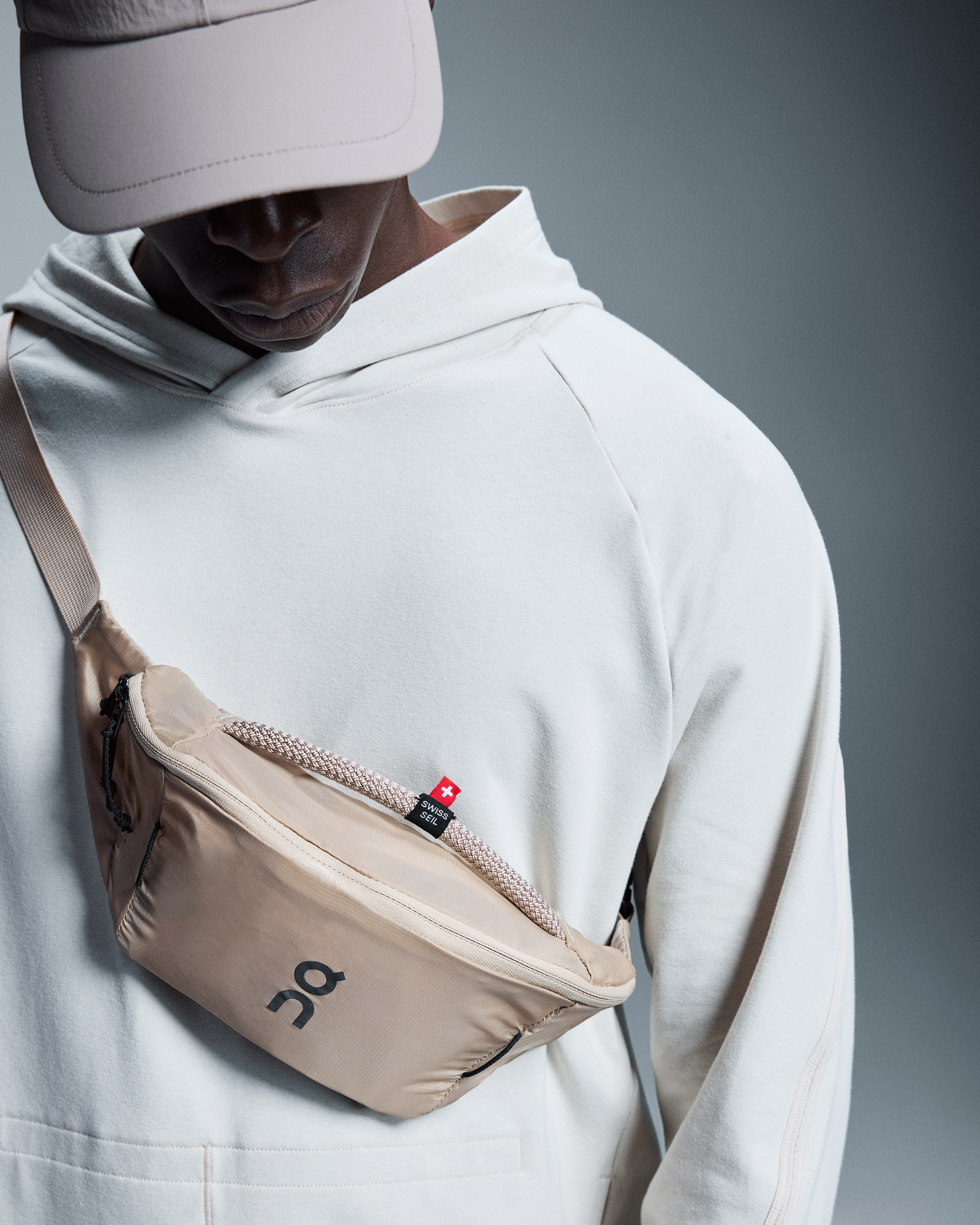 On Waist Pack 2L Lite Sand Unisex Bags