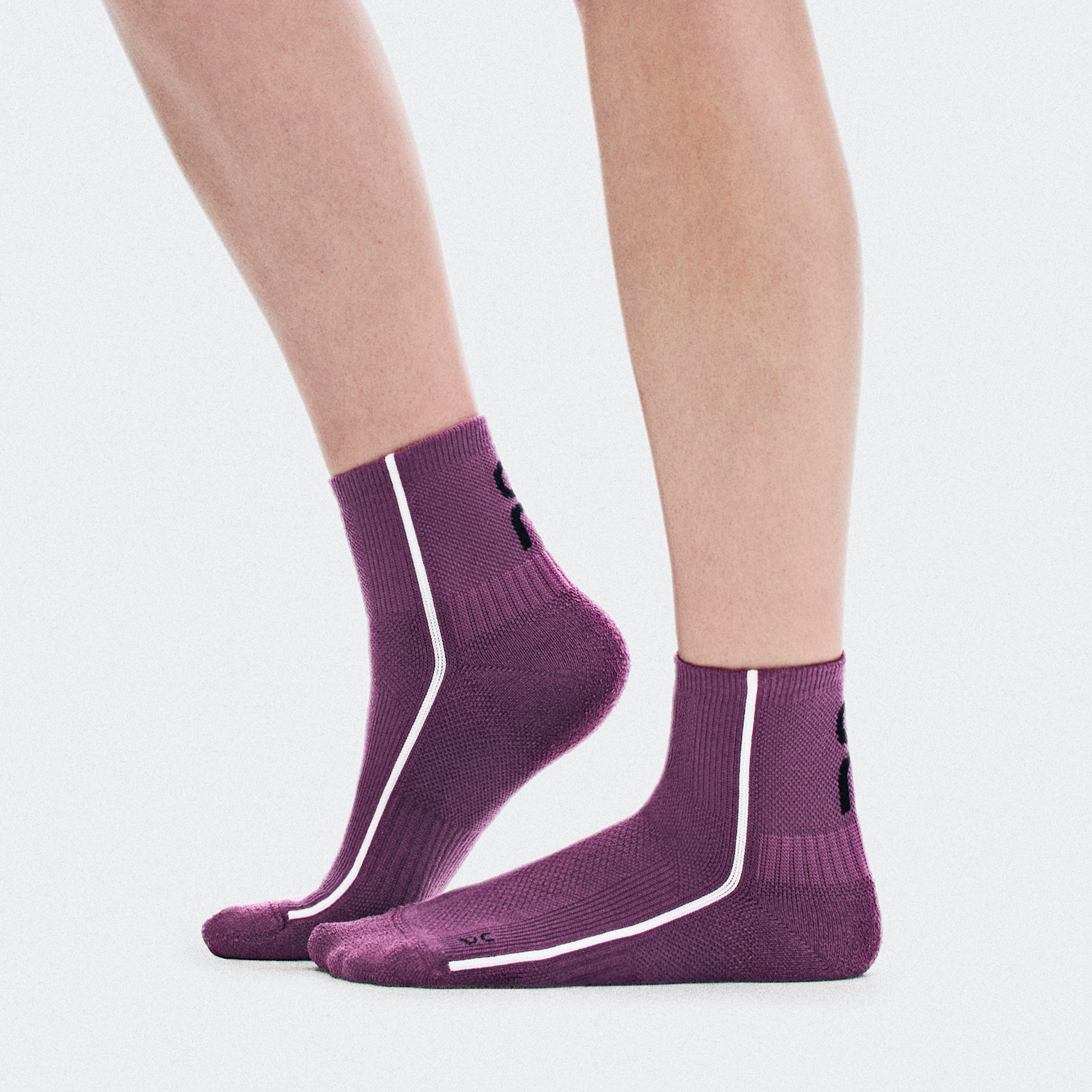 On Court Sock Mid Cassis & White Unisex – Performance tennis, cushioned, breathable Socks