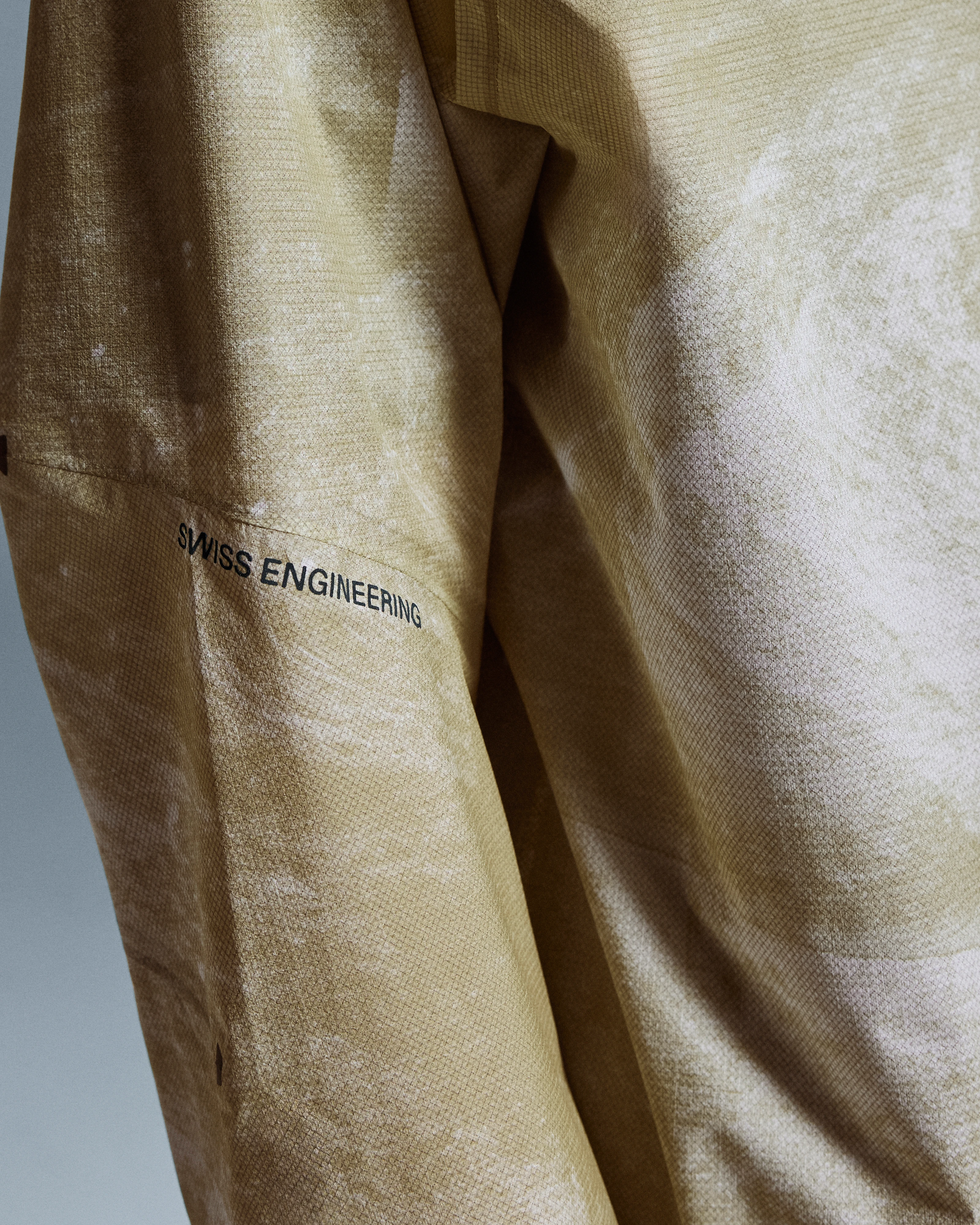 On Ultra Jacket White & Caper Men Jackets