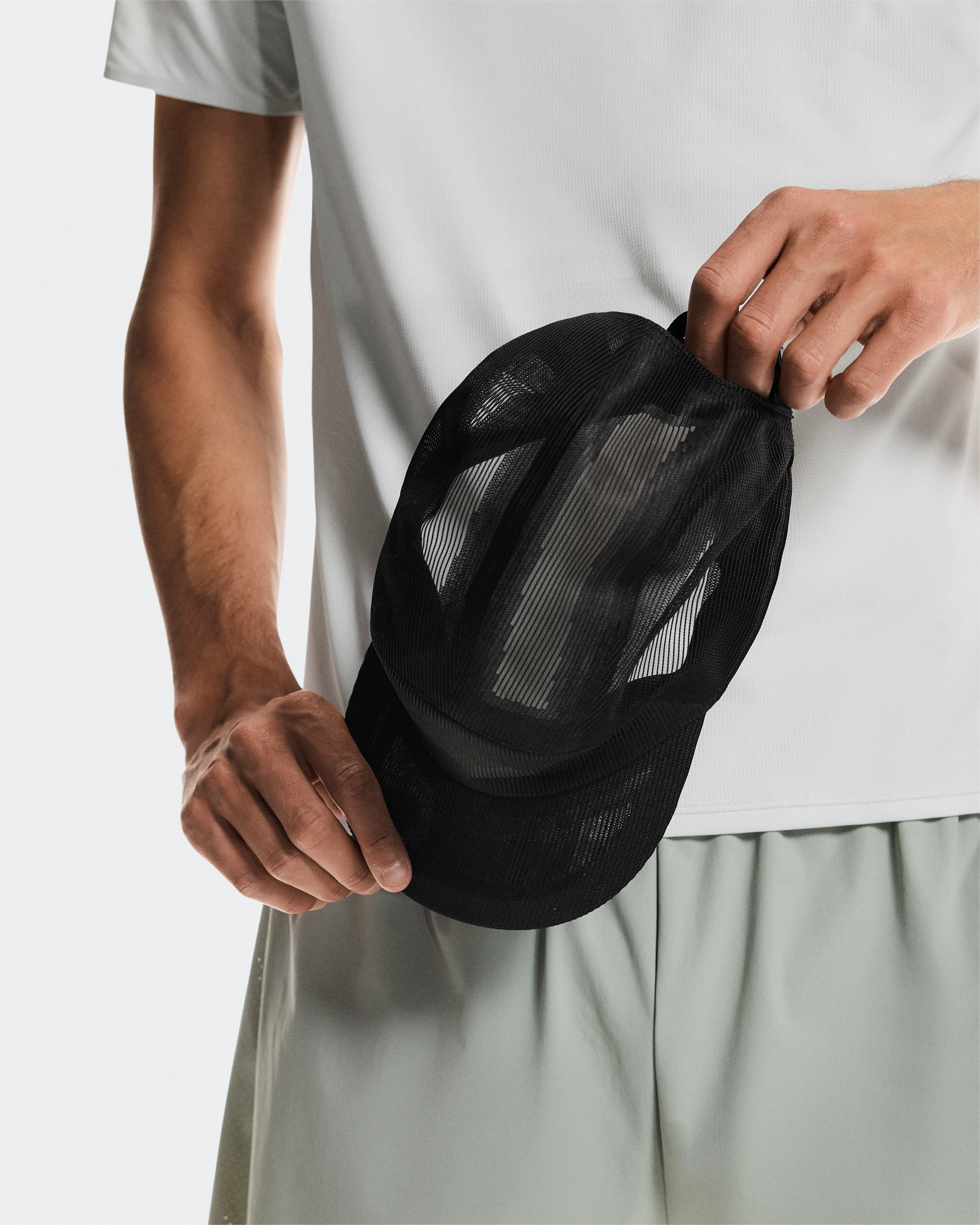 On Specter Cap Black Unisex Headwear