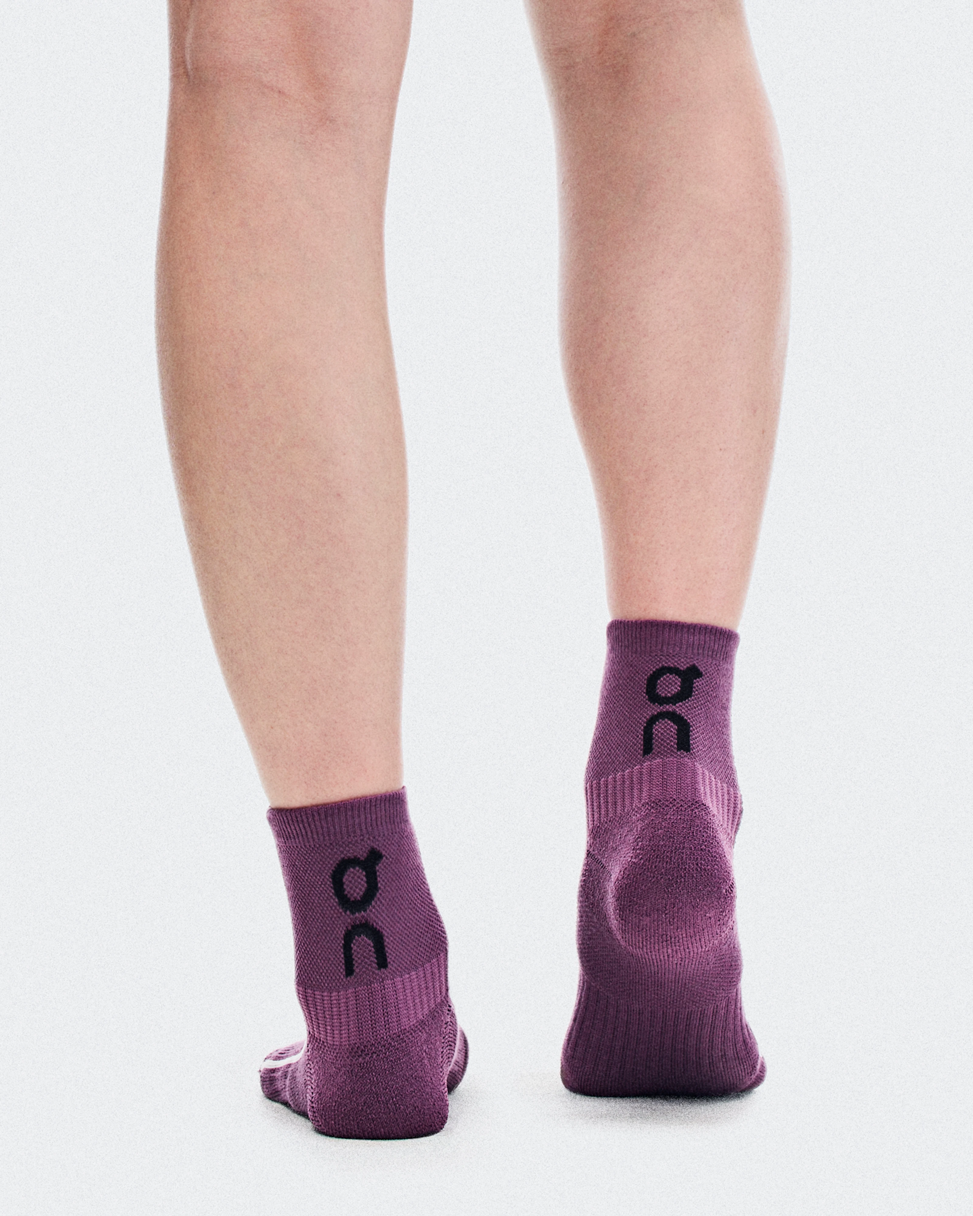 On Court Sock Mid Cassis & White Unisex Socks