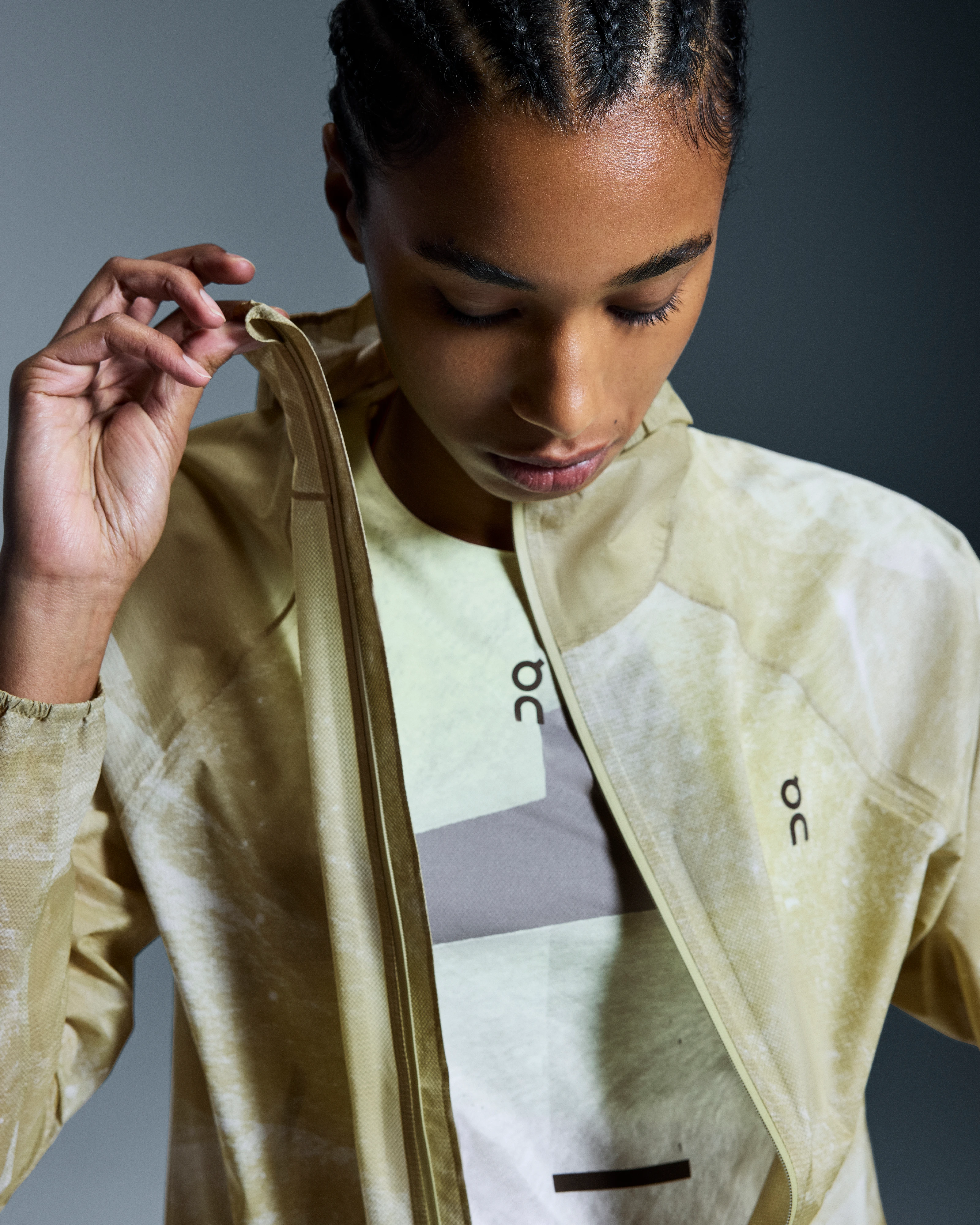 On Ultra Jacket White & Caper Women Jackets