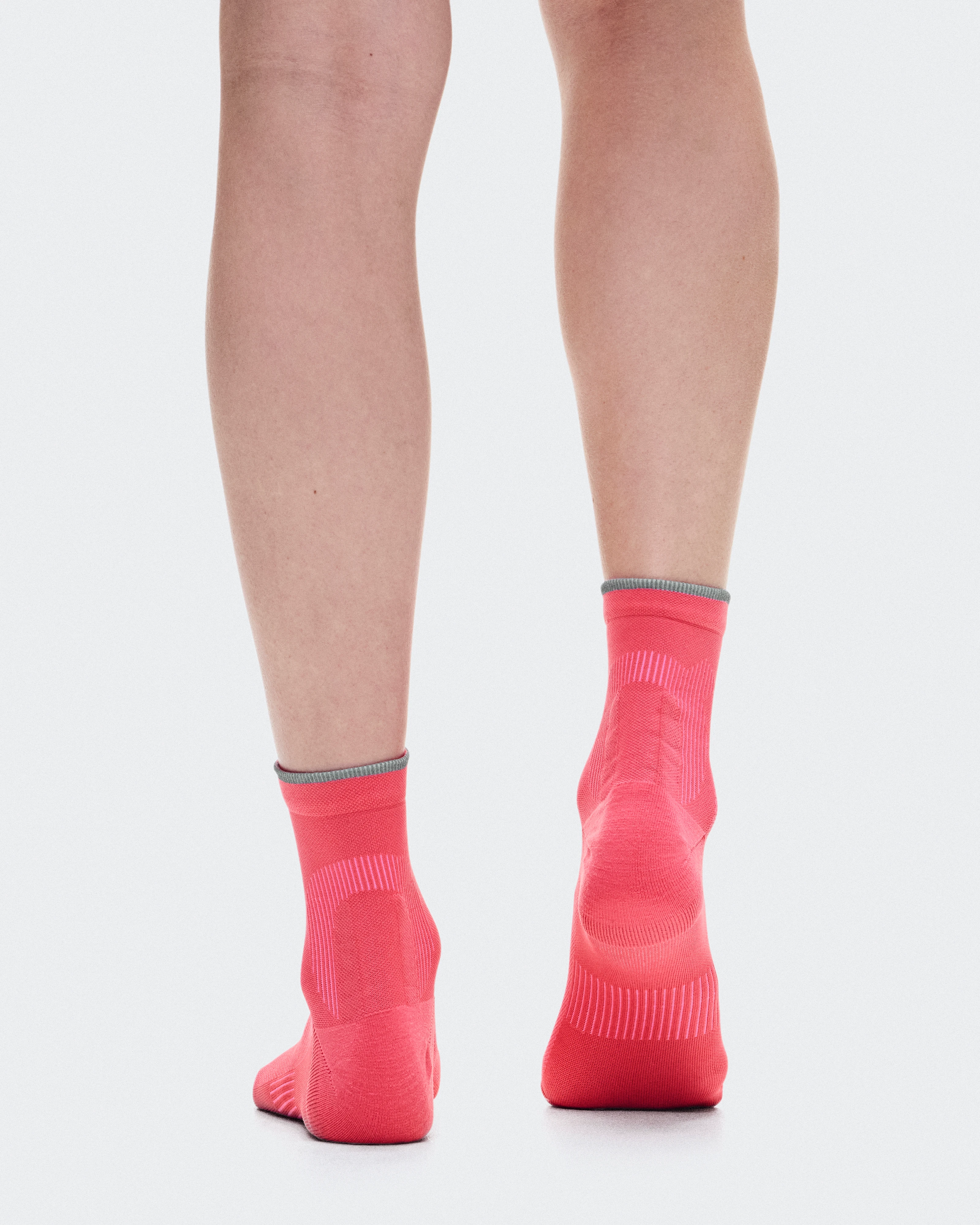 On Elite Run Sock Mid Camellia & Azalea Unisex Socks