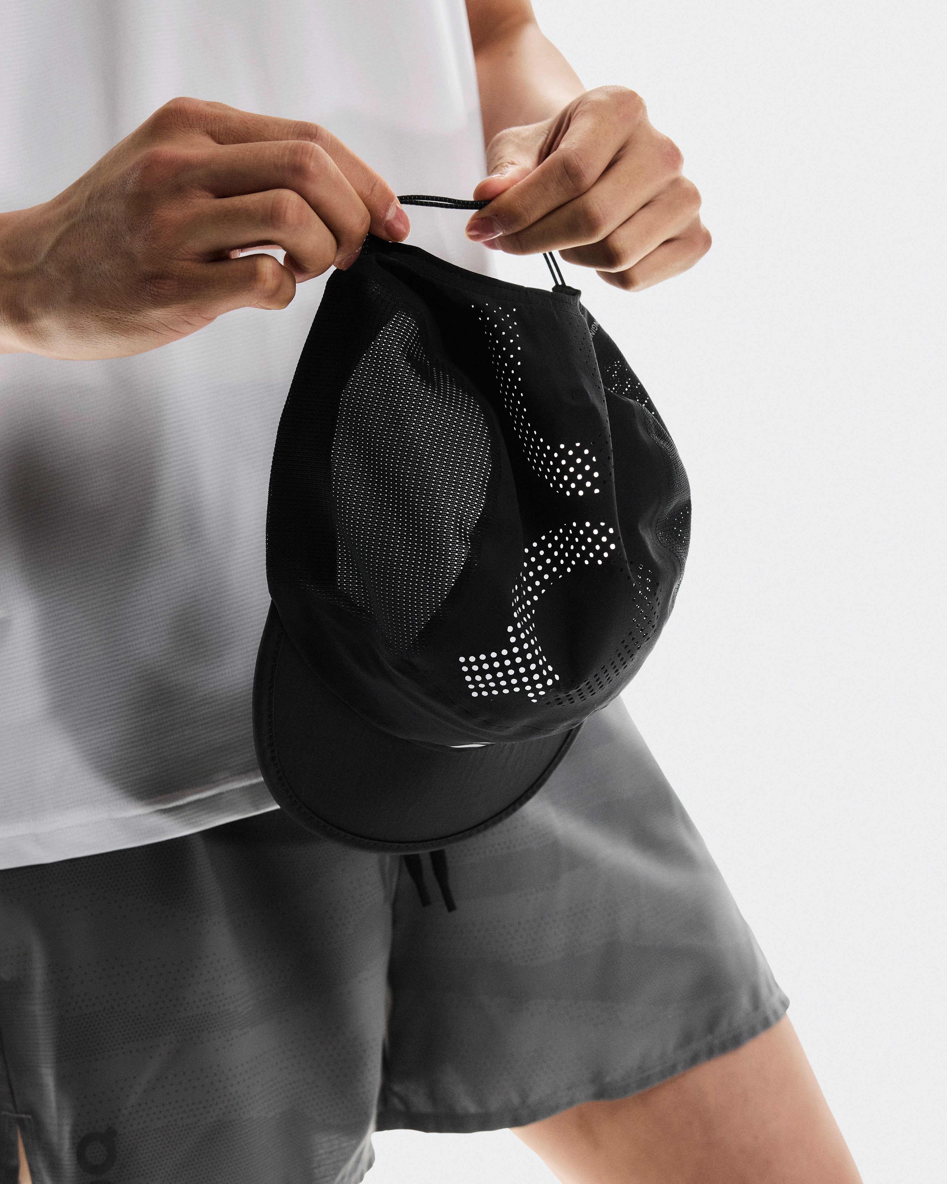On Ultra Cap Black Unisex Headwear