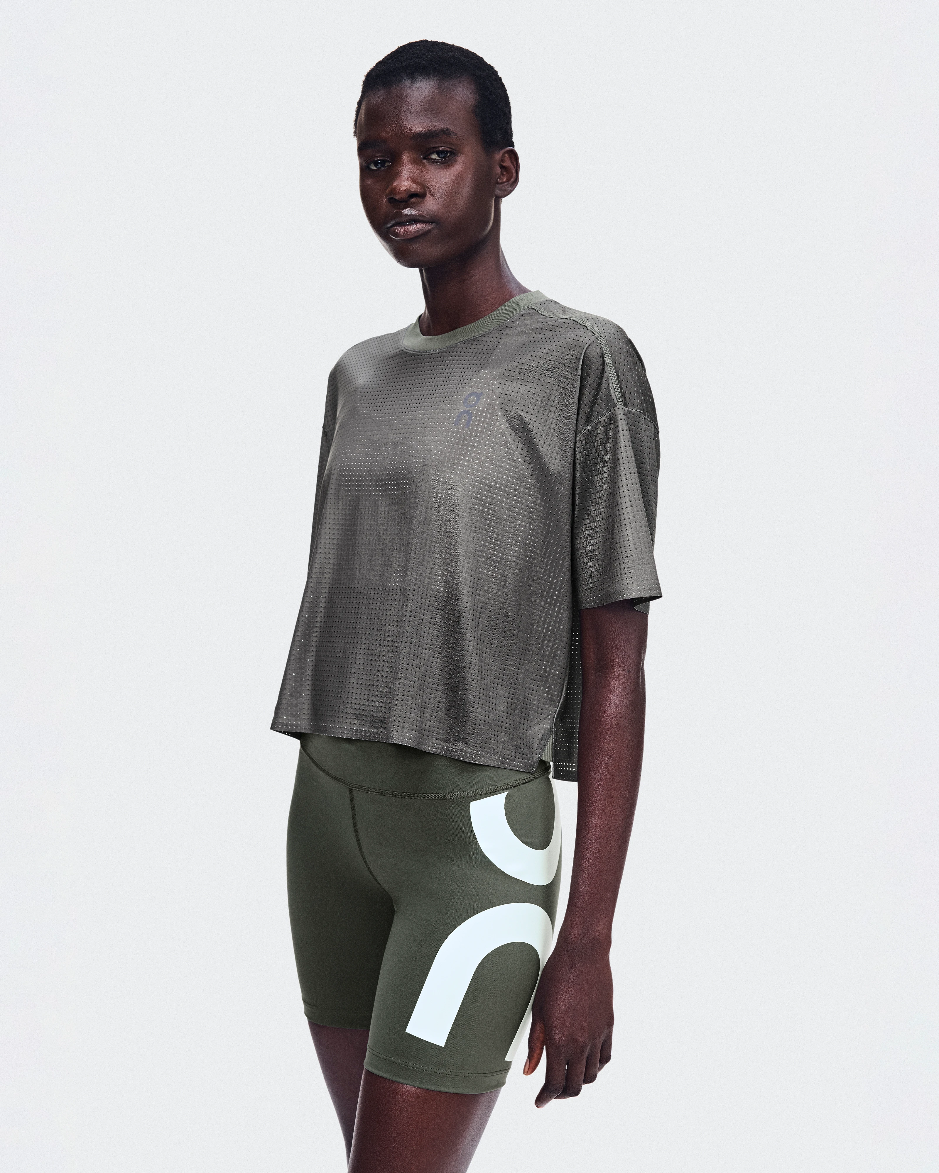 On Cropped Run-T LN1 Mire Unisex Tops and t-shirts