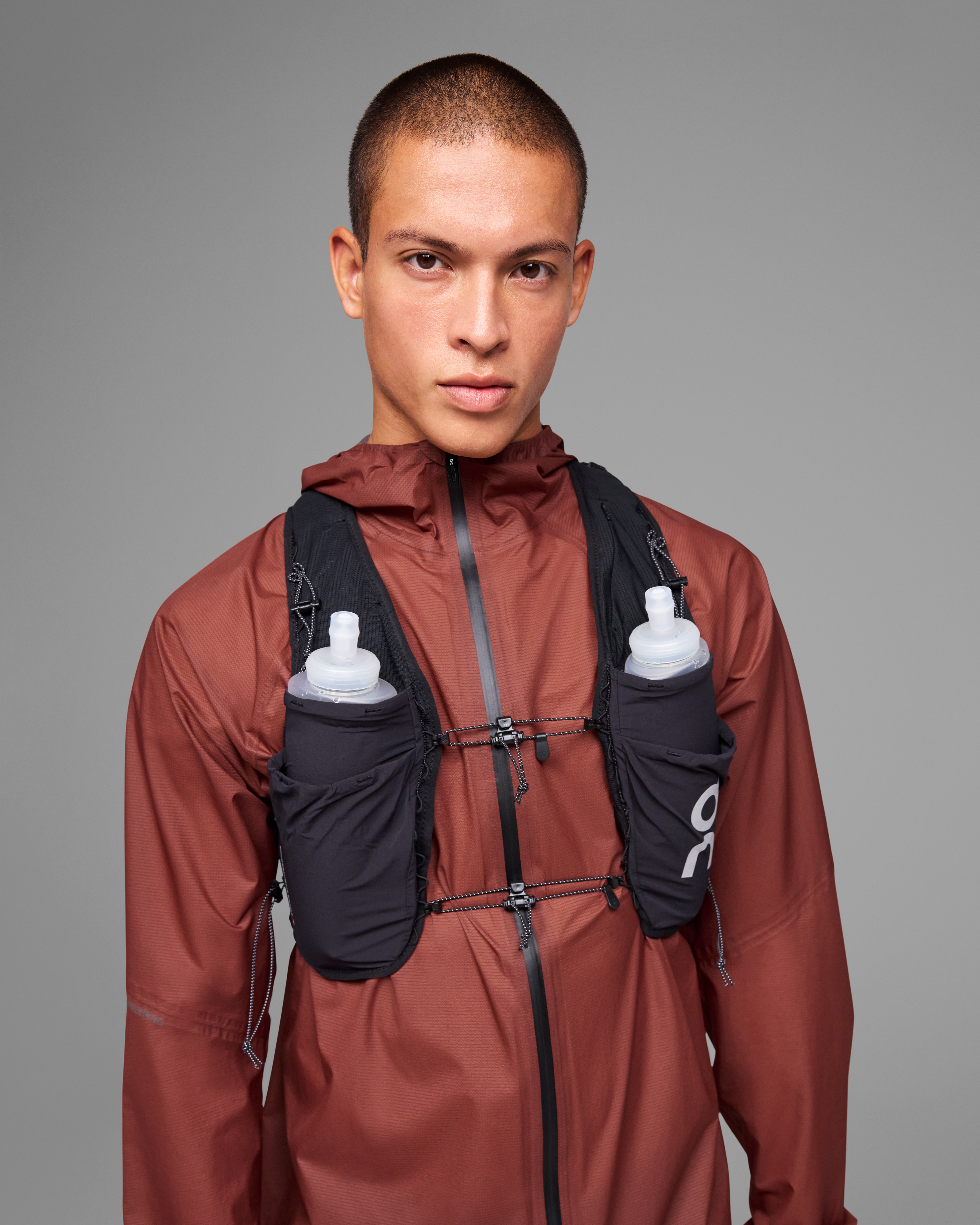 On Ultra Vest 10L Black Unisex Vests