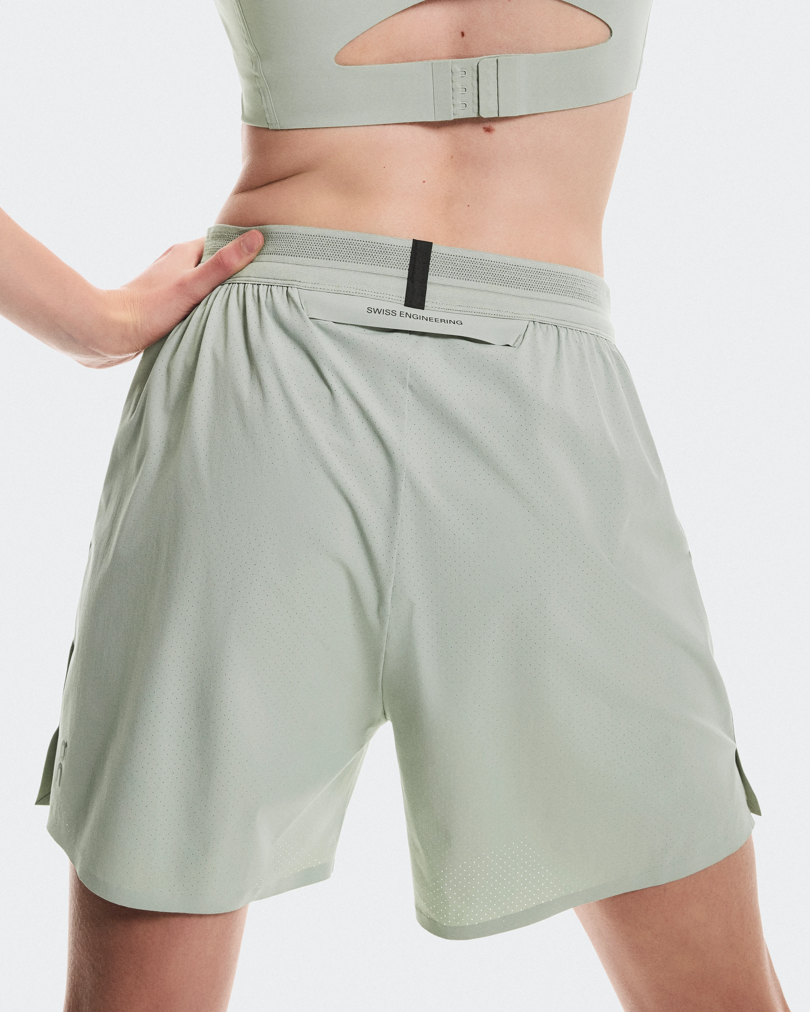 On 5" Performance Shorts Tin Women Shorts