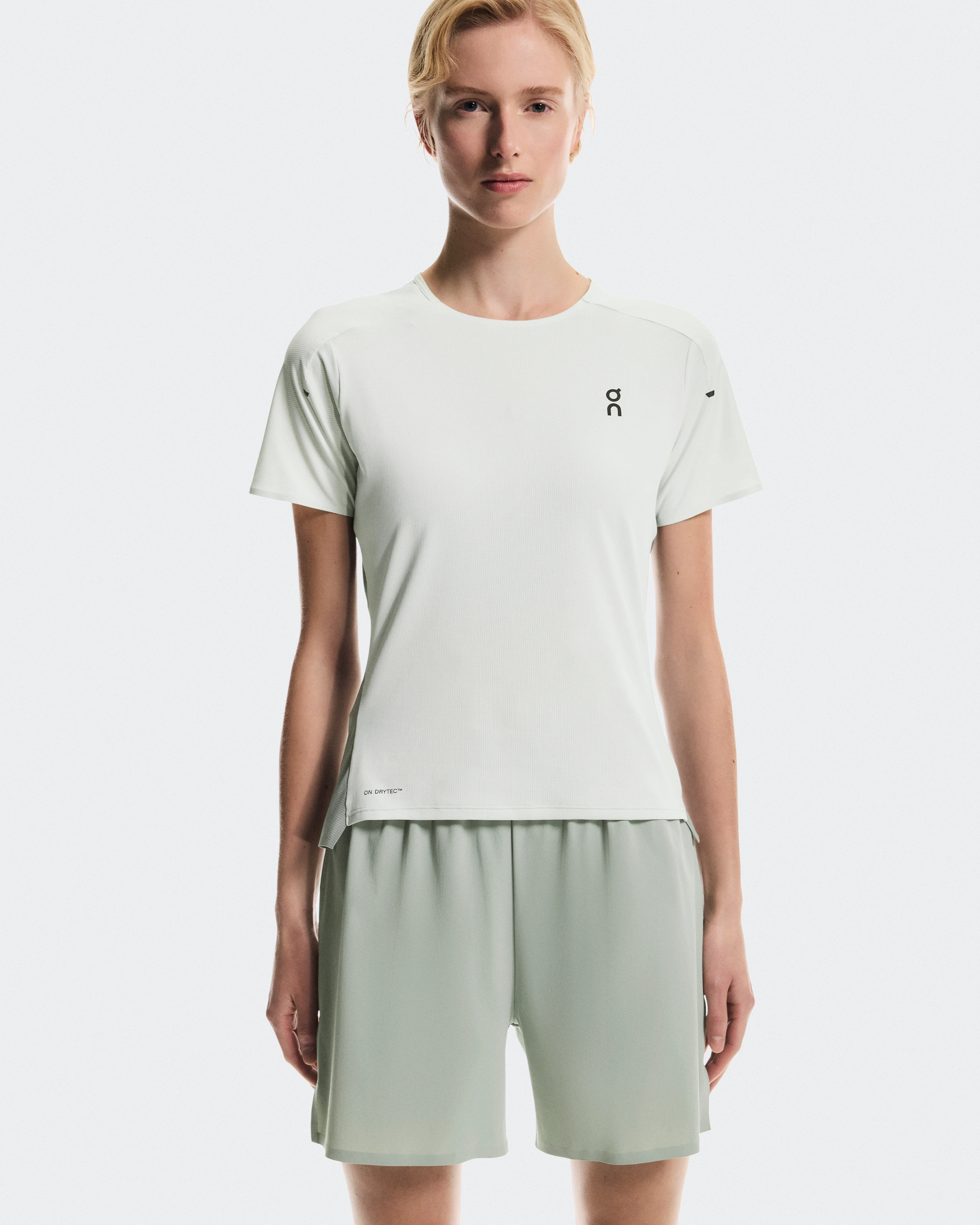 On 5" Performance Shorts Tin Women Shorts